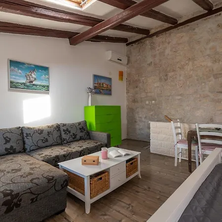Ana Apartment *
