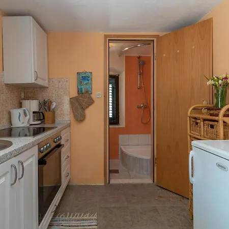 Ana Apartment *