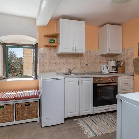 Ana Apartment *